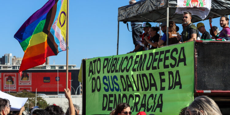 Ato público em Defesa do SUS, da Vida e da Democracia reúne militantes e autoridades em sincronia: o SUS é de todos, todas e todes