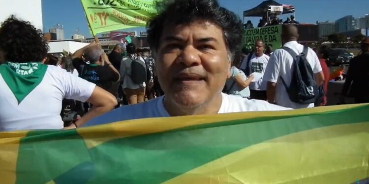 Depoimento de conferencista no Ato em Defesa do SUS, em Brasília