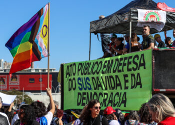Ato público em Defesa do SUS, da Vida e da Democracia reúne militantes e autoridades em sincronia: o SUS é de todos, todas e todes
