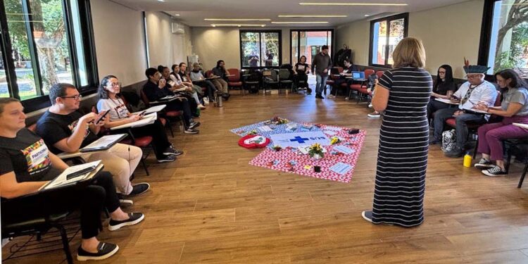 Participa+ 2025: educadoras e educadores finalizam preparação para oficinas